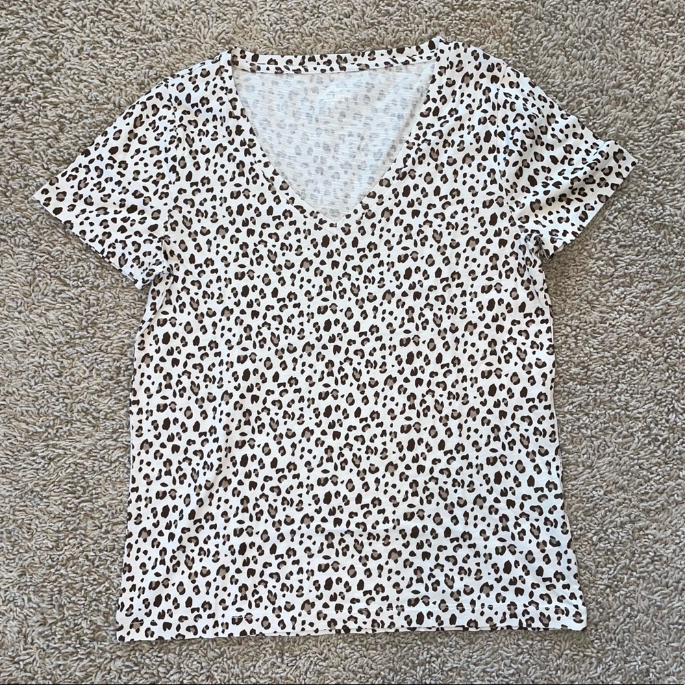 J Crew Vintage Cotton V-Neck T-shirt Leopard in Print Short Sleeve Size Medium